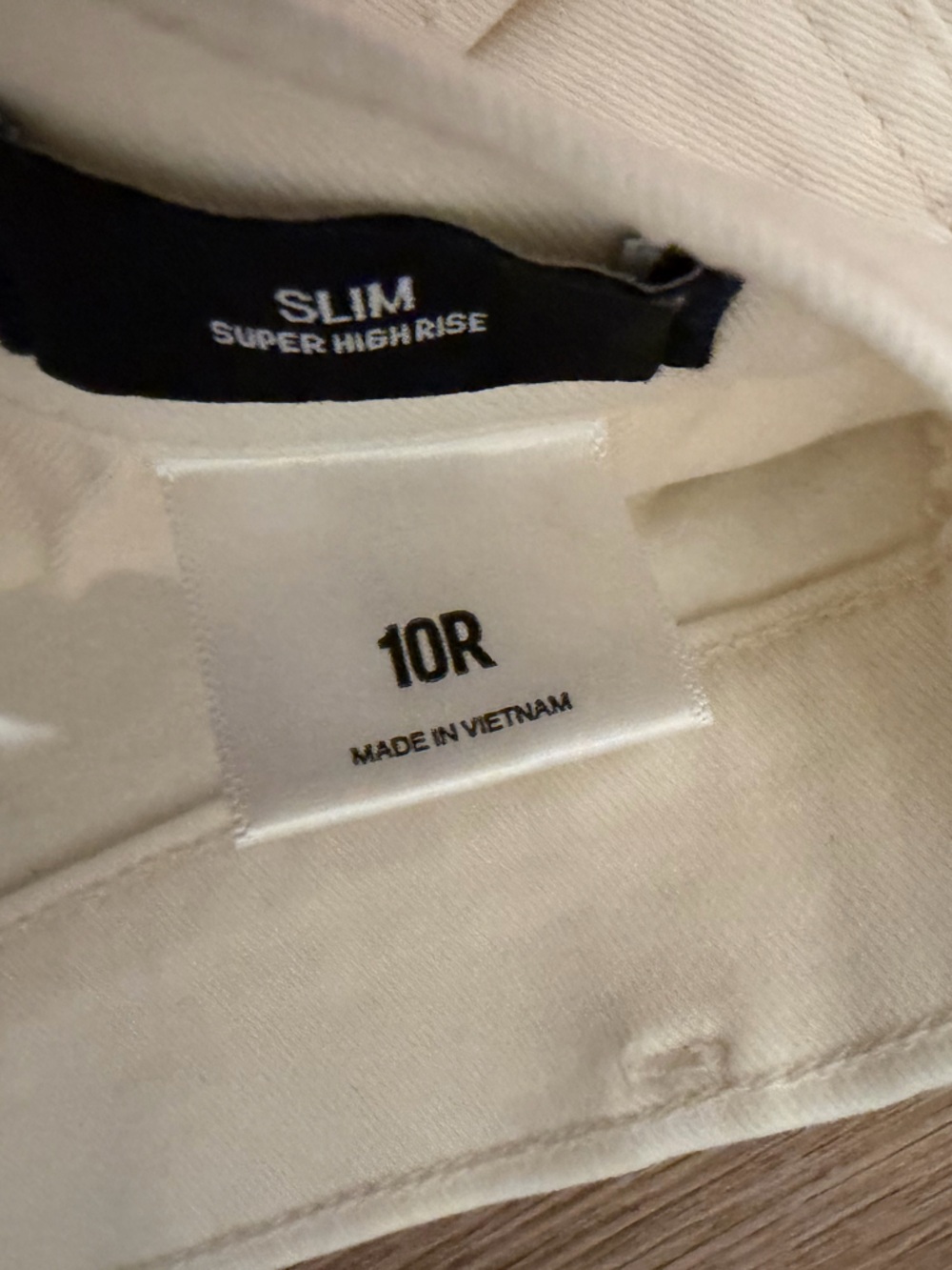 Express Slim Super High-Rise Jeans in Cream - Picture 7 of 8